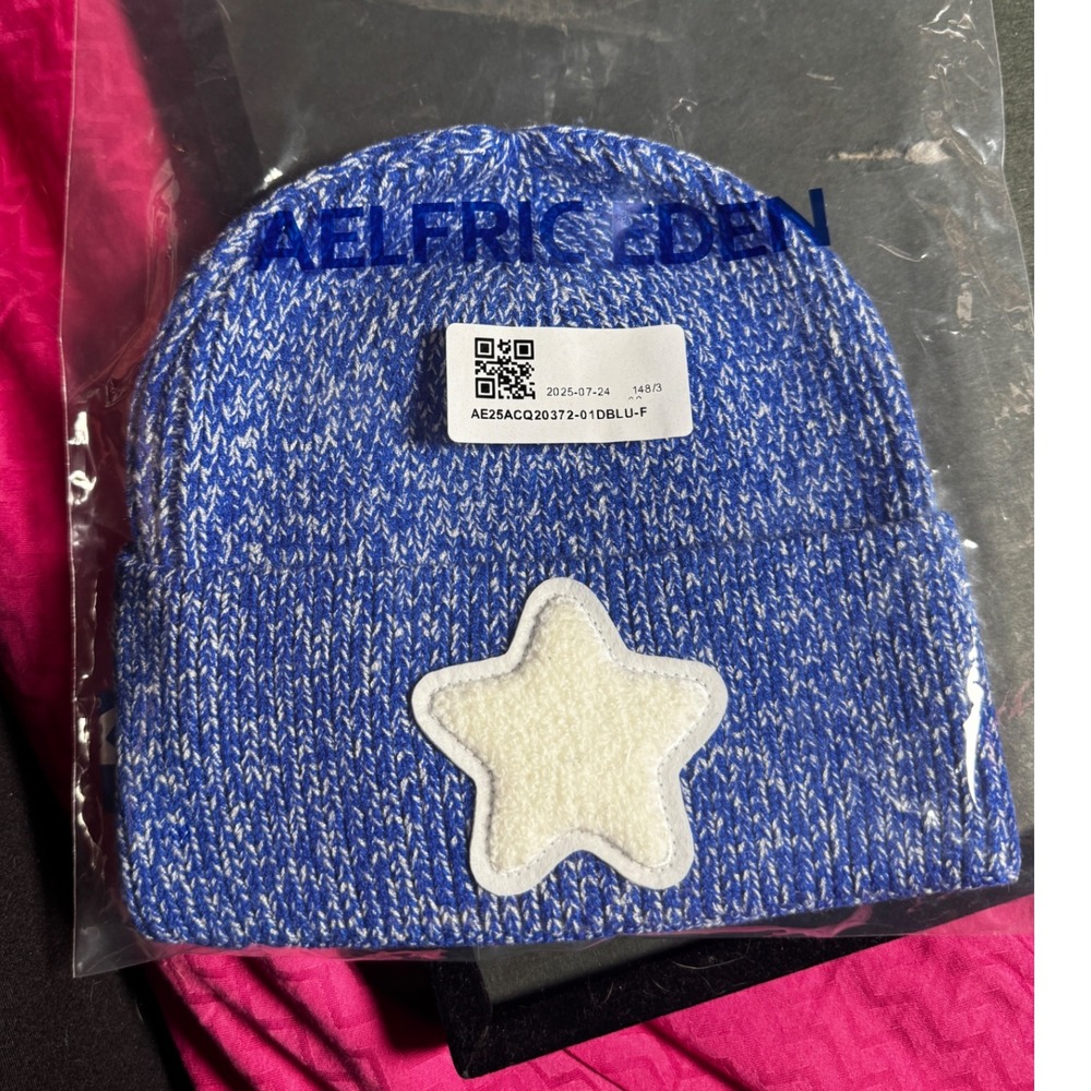 Aelfric Eden Blue White Marled Knit Beanie Hat with Cream Star Applique Skater - Picture 5 of 5